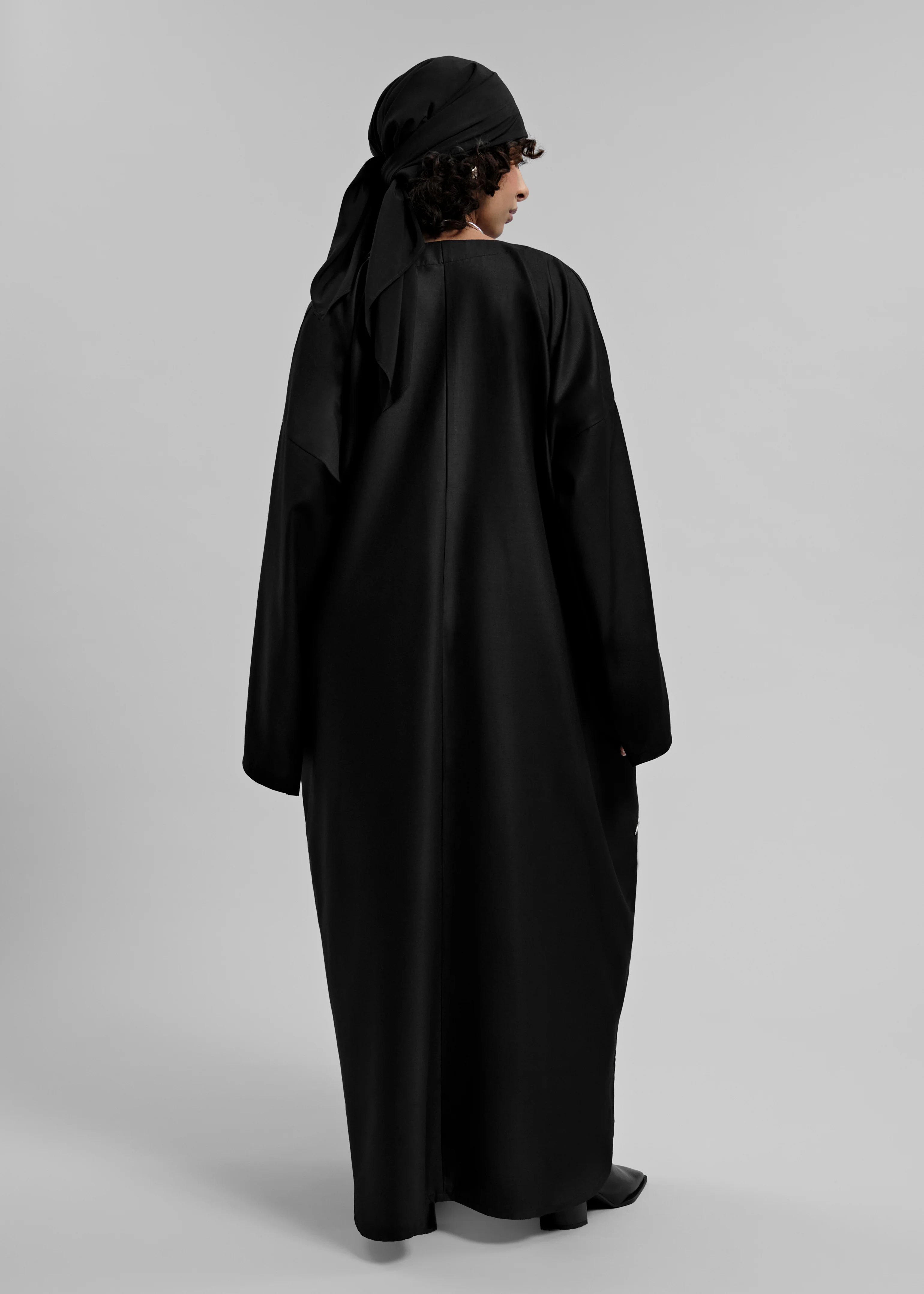 La Robe Qamys Noir - Image 4
