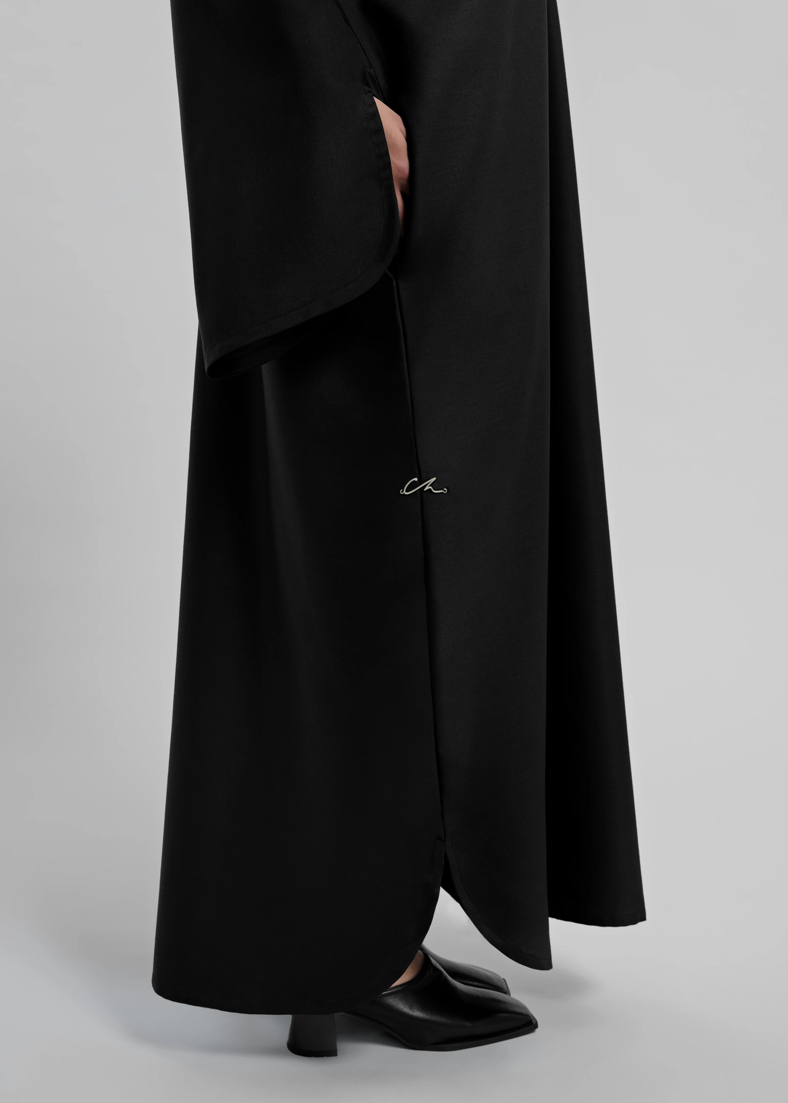 La Robe Qamys Noir - Image 5