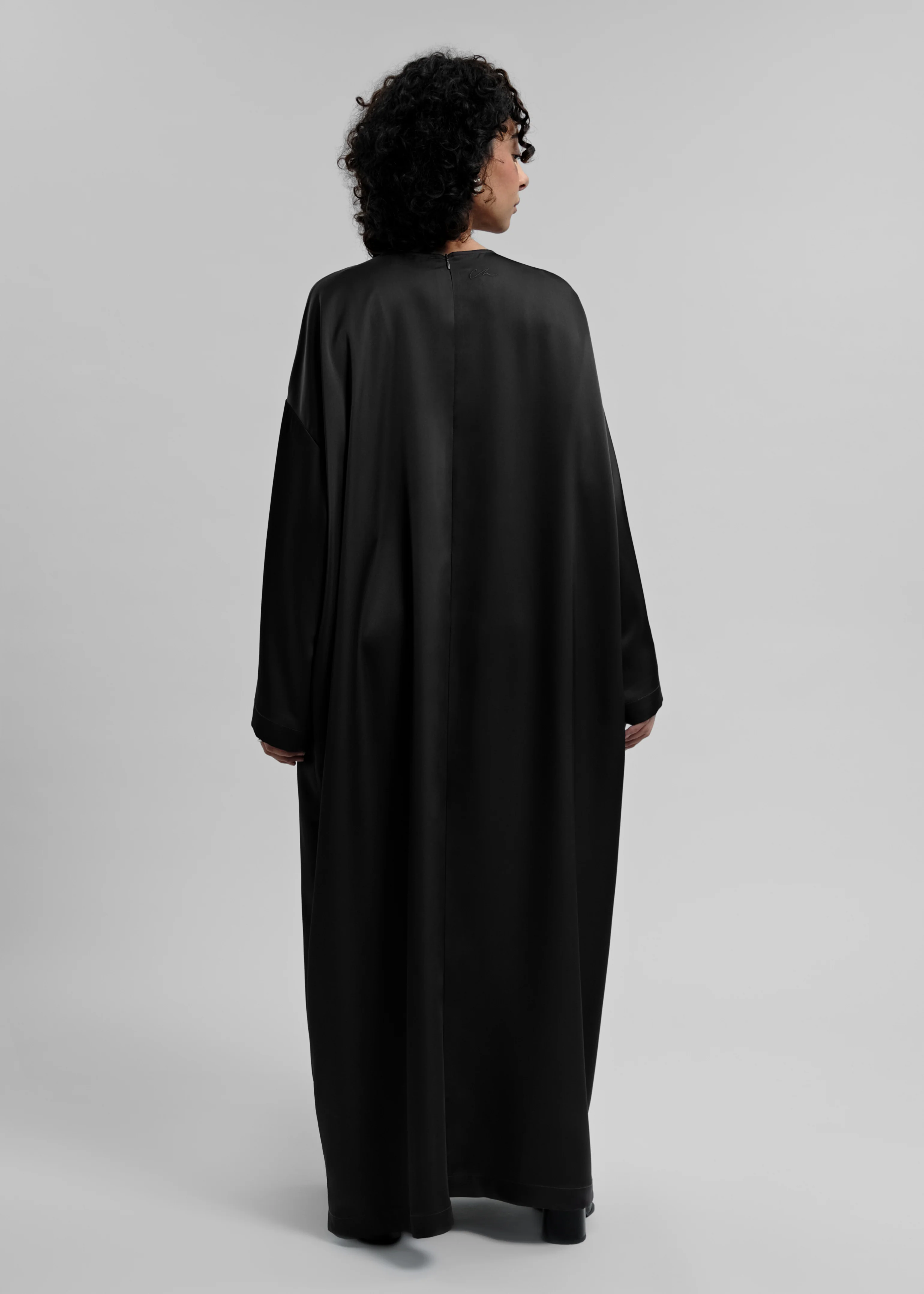 La Robe Satin Gris anthracite - Image 3