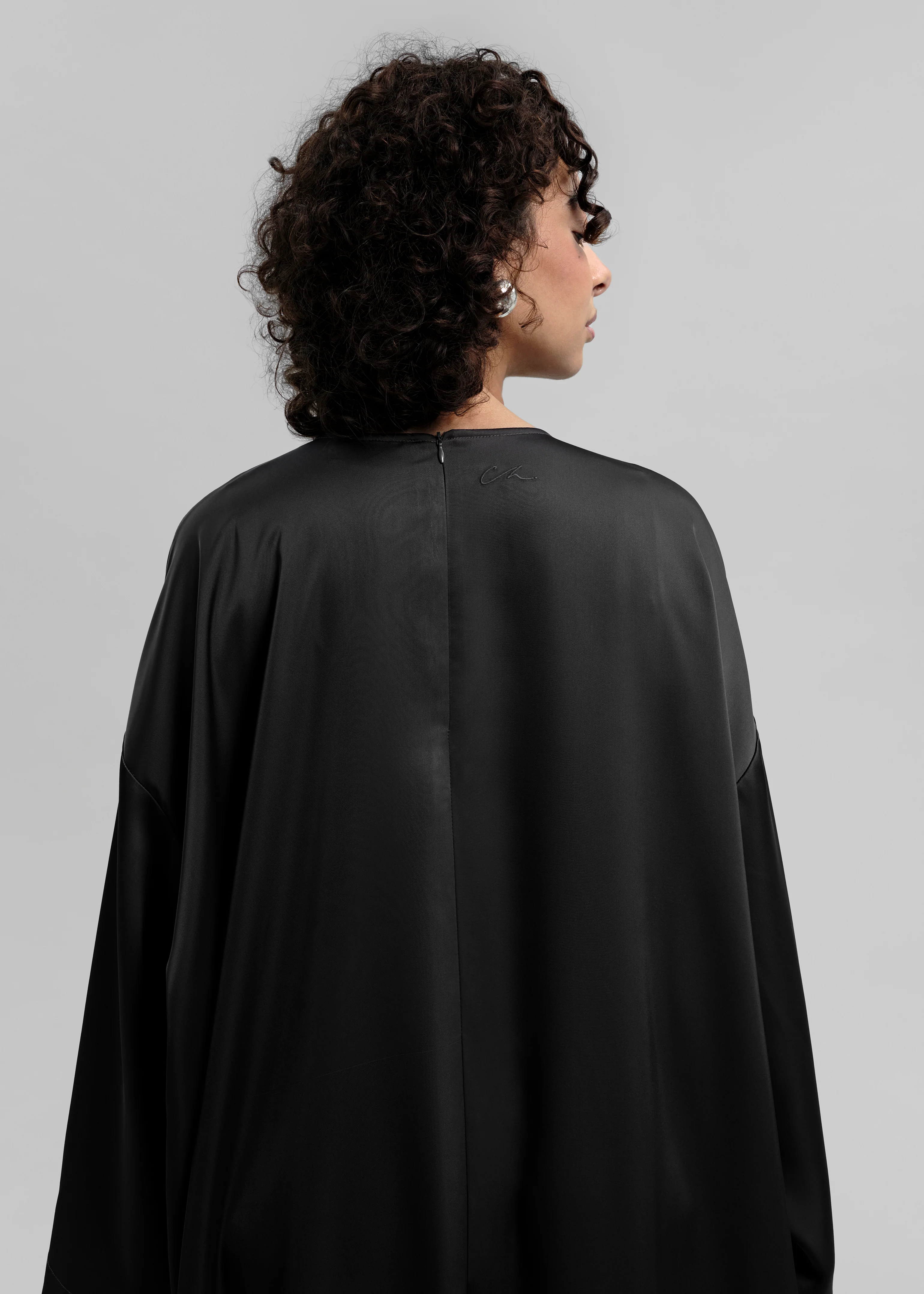 La Robe Satin Gris anthracite - Image 4