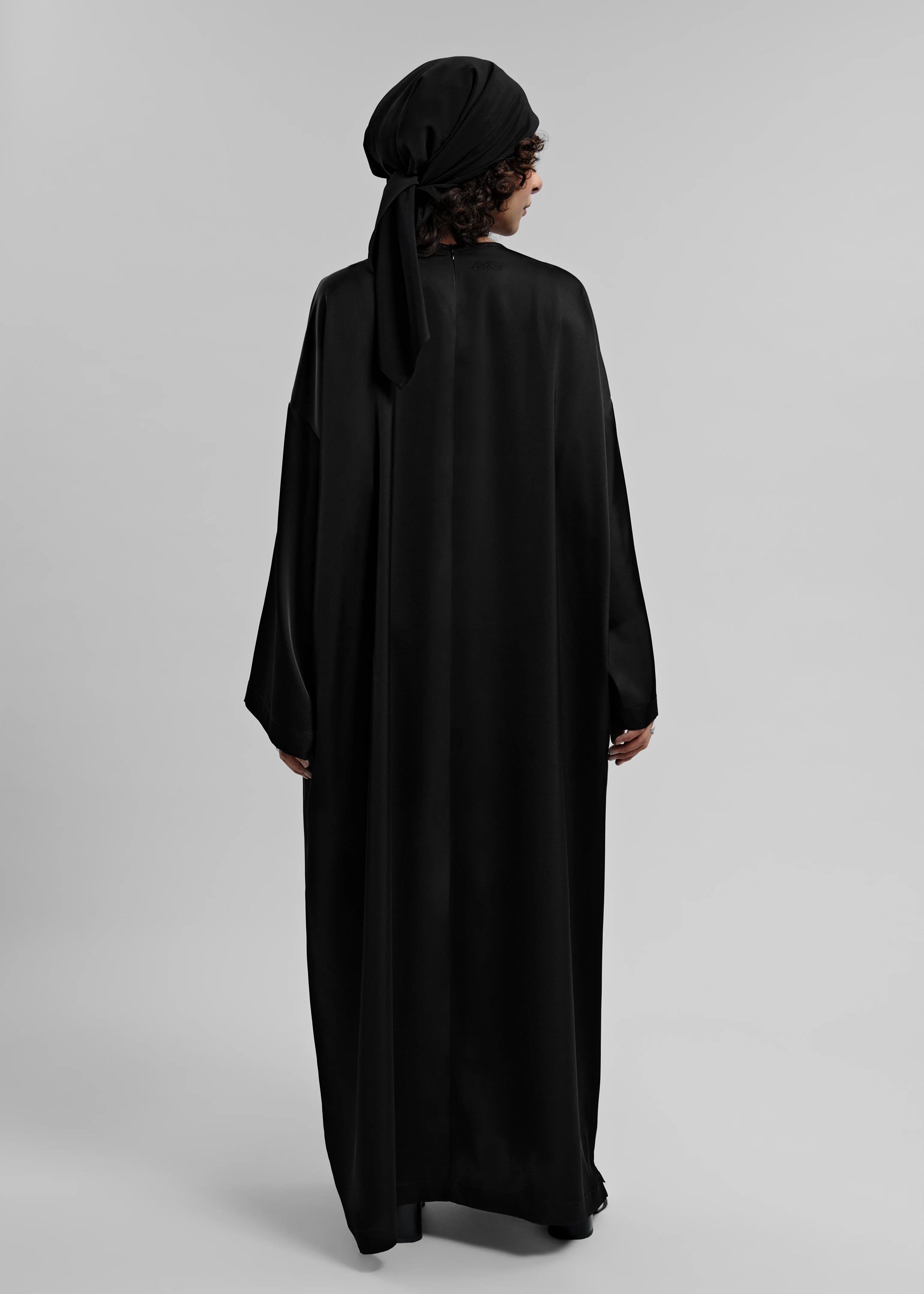 La Robe Satin Noir - Image 3