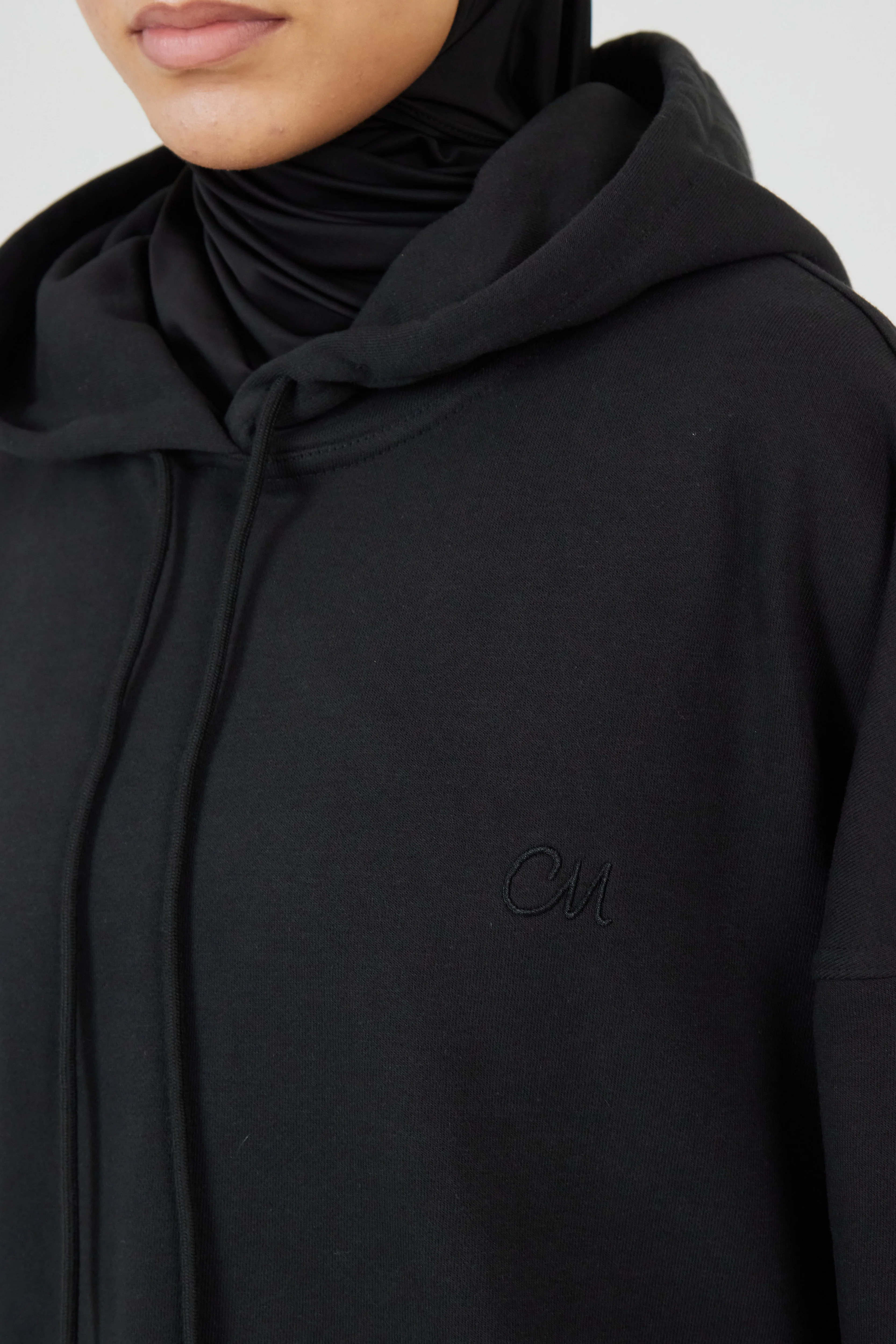 Le Hoodie Noir - Image 2