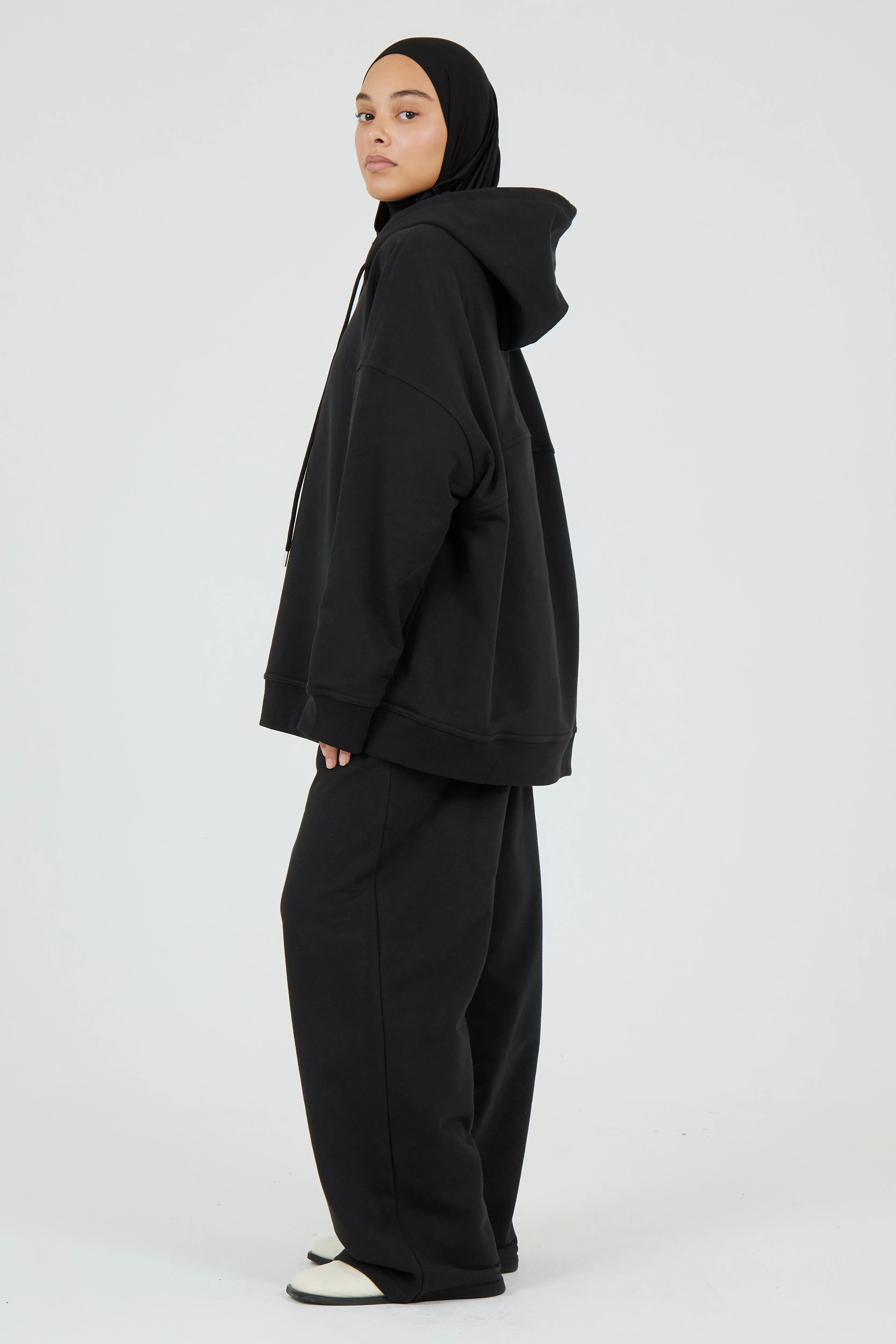 Le Hoodie Noir - Image 4