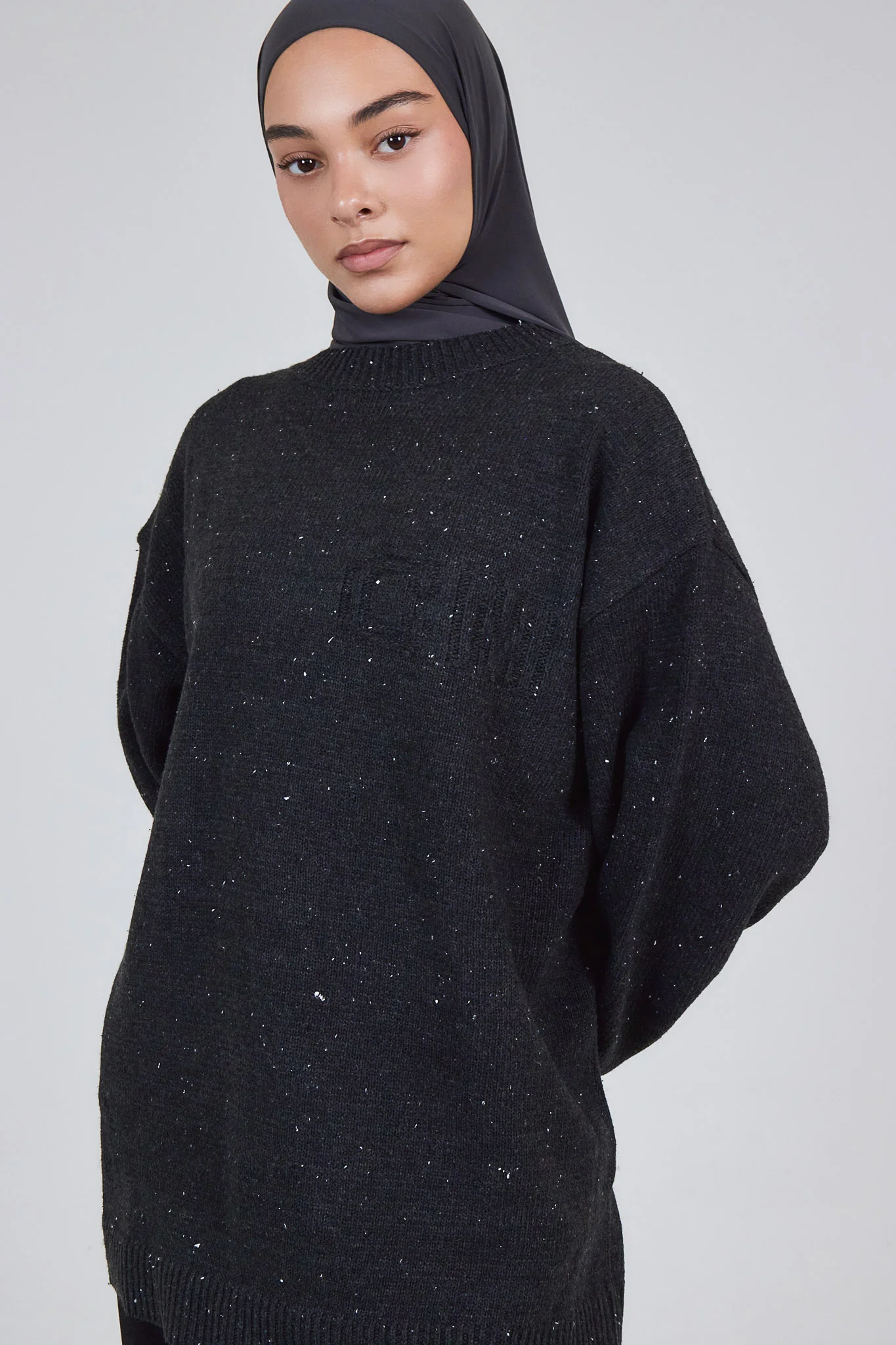 Le Pull-Over Gris Anthracite - Image 3