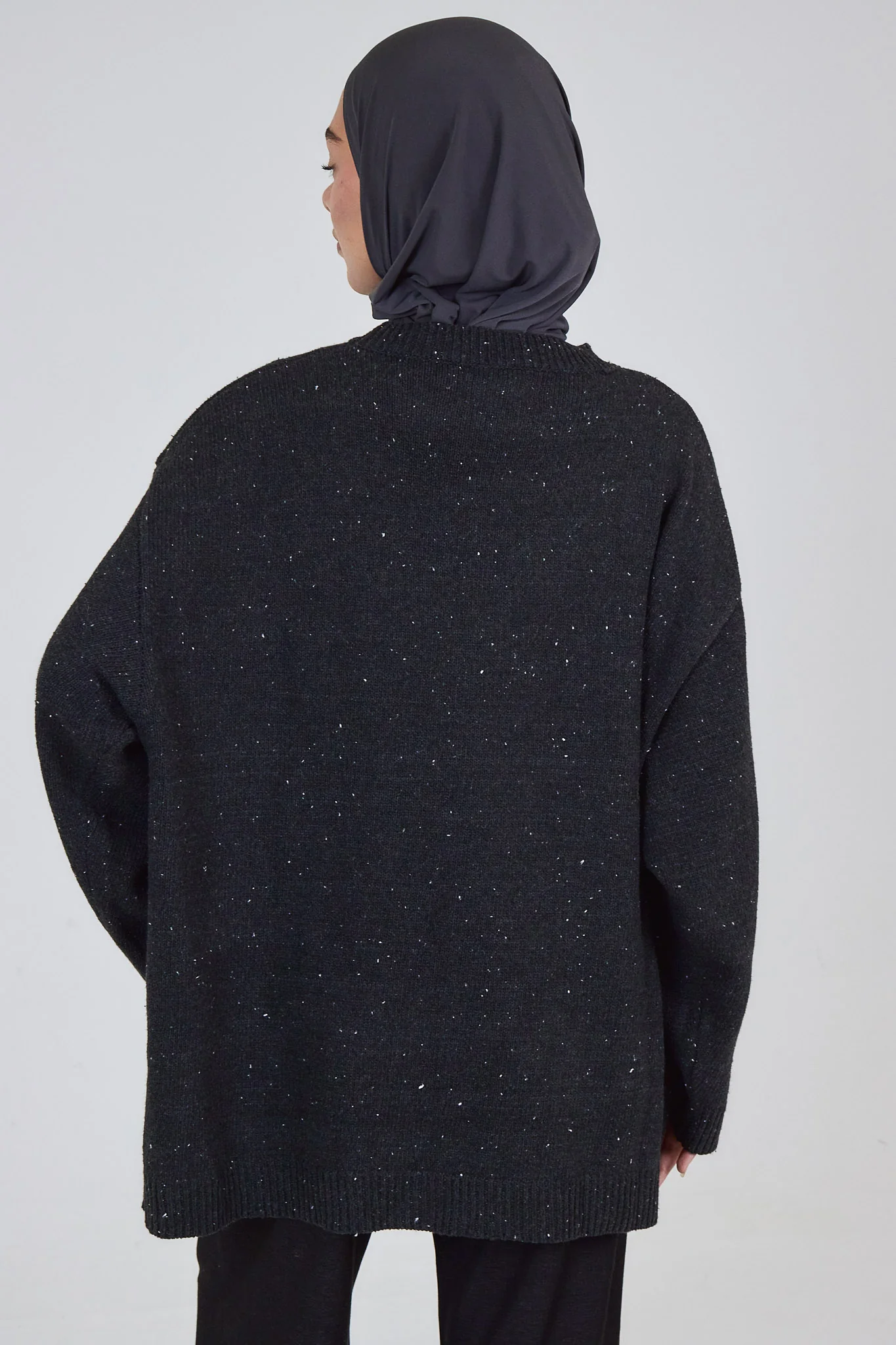 Le Pull-Over Gris Anthracite - Image 5