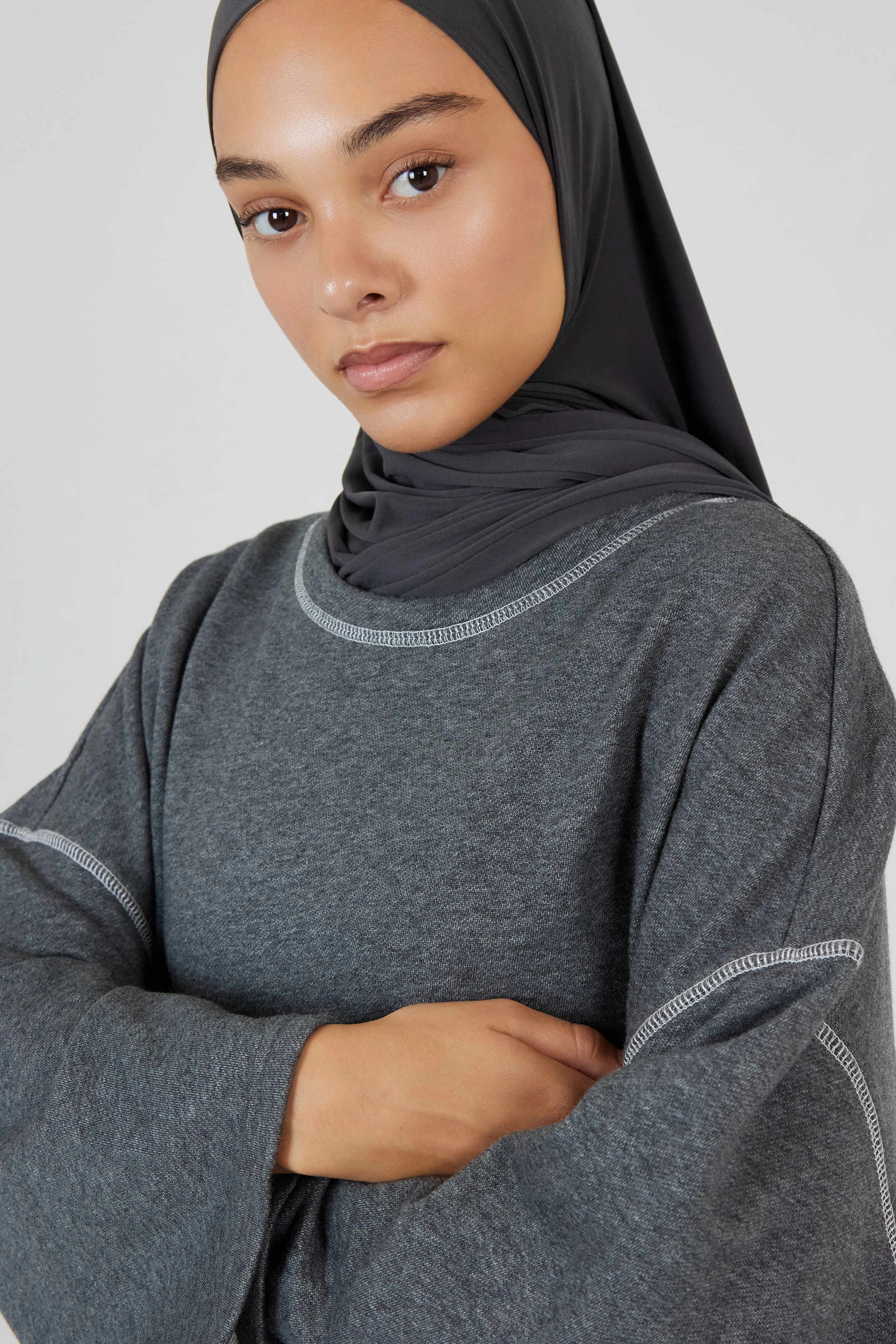 Le T-shirt Essential Gris foncé - Image 2